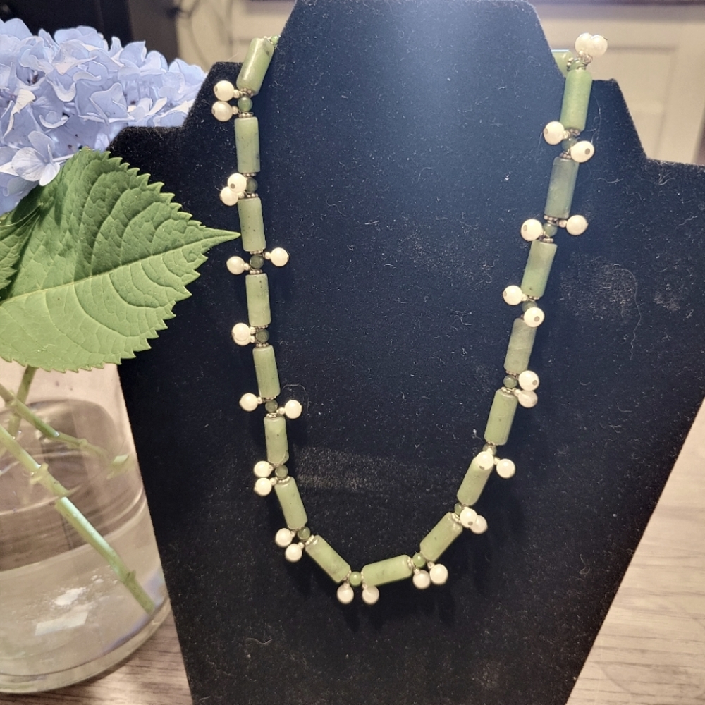 Elegant jade and faux pearl  necklace